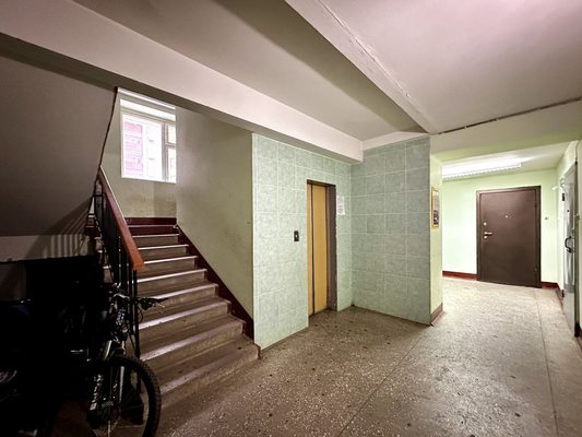 Продам двухкомнатную (2-комн.) квартиру, Студенческий проезд, 19/2, Киров г