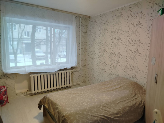 Продам трехкомнатную (3-комн.) квартиру, Зелинского ул, 24, Великий Новгород г