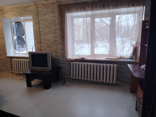 Продам трехкомнатную (3-комн.) квартиру, Зелинского ул, 24, Великий Новгород г