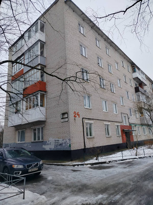 Продам трехкомнатную (3-комн.) квартиру, Зелинского ул, 24, Великий Новгород г