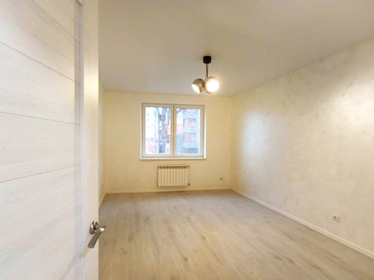 Продам трехкомнатную (3-комн.) квартиру, Маршала Борзова ул, 109, Калининград г