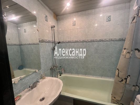 Продам трехкомнатную (3-комн.) квартиру, Савушкина ул, 107к1, Санкт-Петербург г