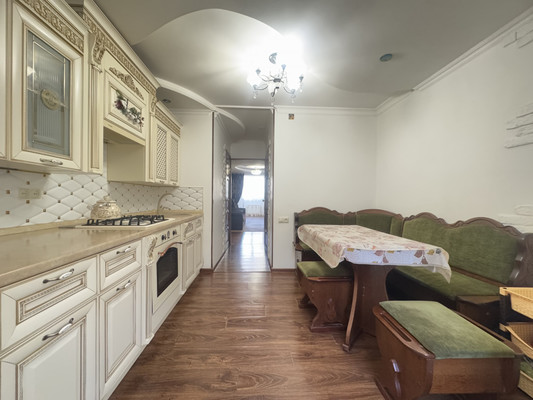 Продам трехкомнатную (3-комн.) квартиру, Ногмова ул, 6, Тырныауз г