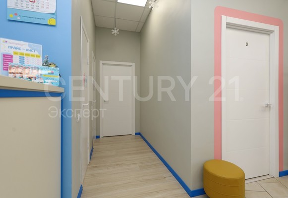 Продам коммерческое помещение 100,9 м2, В.Денисова ул, 18 , Калининград г