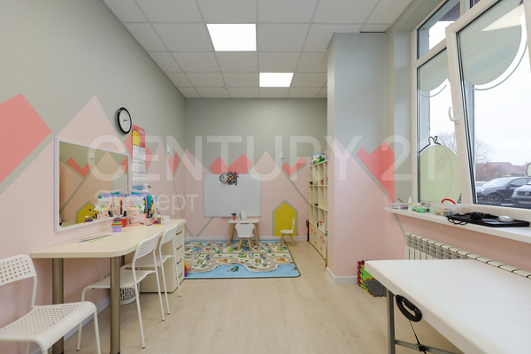 Продам коммерческое помещение 100,9 м2, В.Денисова ул, 18 , Калининград г