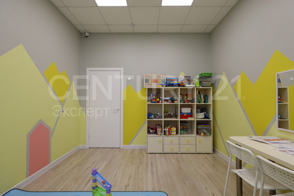 Продам коммерческое помещение 100,9 м2, В.Денисова ул, 18 , Калининград г