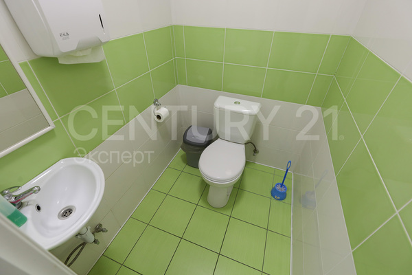 Продам коммерческое помещение 100,9 м2, В.Денисова ул, 18 , Калининград г