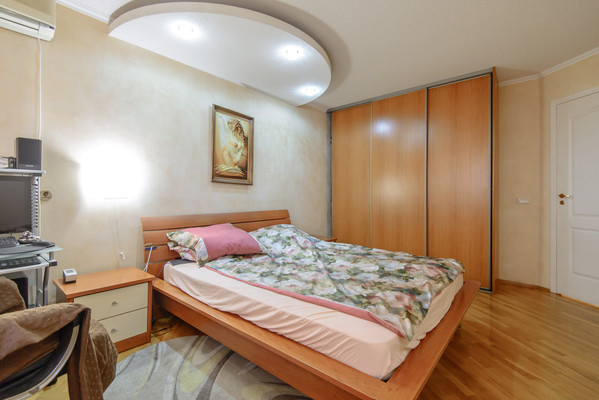 Продам трехкомнатную (3-комн.) квартиру, Зорге ул, 56, Ростов-на-Дону г
