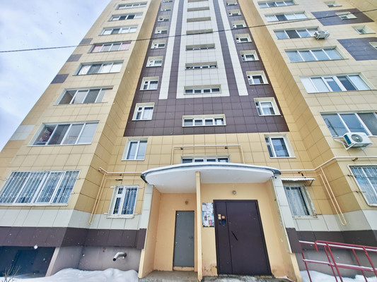 Продам трехкомнатную (3-комн.) квартиру, Садовая ул, 1, Осиново с