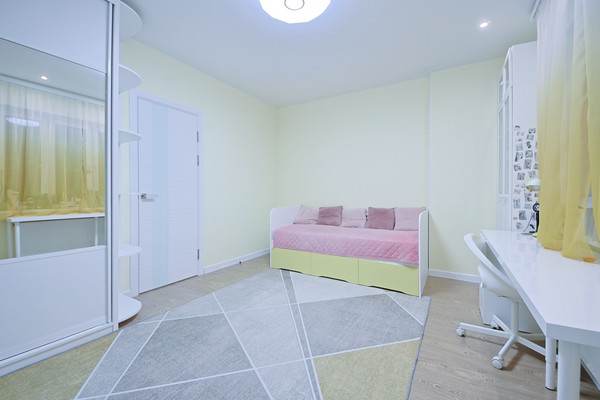 Продам трехкомнатную (3-комн.) квартиру, Новикова ул, 20, Наро-Фоминск г