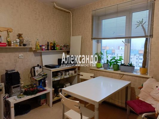 Продам трехкомнатную (3-комн.) квартиру, Авиаконструкторов пр-кт, 32, Санкт-Петербург г