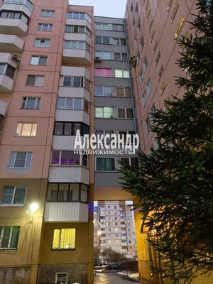 Продам трехкомнатную (3-комн.) квартиру, Авиаконструкторов пр-кт, 32, Санкт-Петербург г