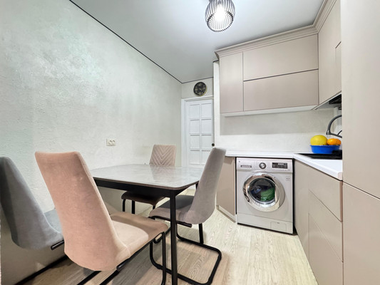 Продам трехкомнатную (3-комн.) квартиру, Байсултанова ул, 21, Нальчик г