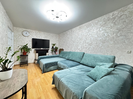 Продам трехкомнатную (3-комн.) квартиру, Байсултанова ул, 21, Нальчик г