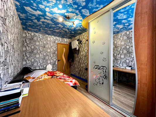 Продам трехкомнатную (3-комн.) квартиру, Пугачева ул, 14Б, Киров г