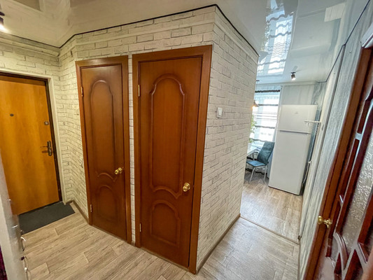 Продам двухкомнатную (2-комн.) квартиру, 2-й Микрорайон ул, 27, Эльбан рп