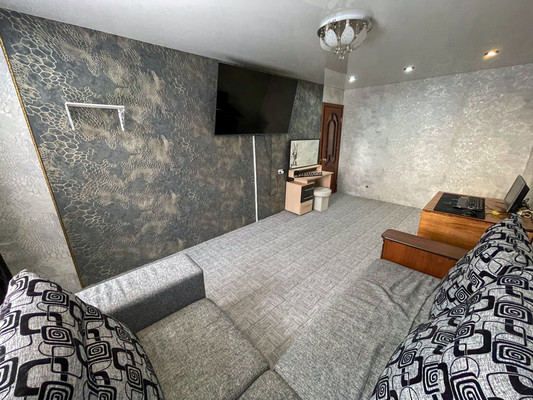 Продам двухкомнатную (2-комн.) квартиру, 2-й Микрорайон ул, 27, Эльбан рп