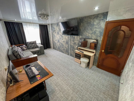 Продам двухкомнатную (2-комн.) квартиру, 2-й Микрорайон ул, 27, Эльбан рп