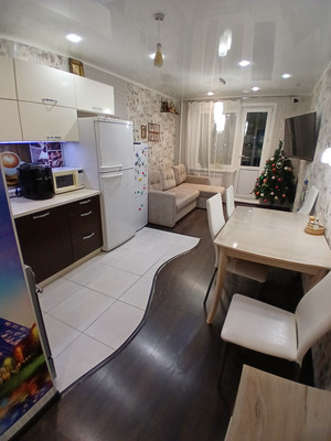 Продам трехкомнатную (3-комн.) квартиру, Азина ул, 17, Киров г