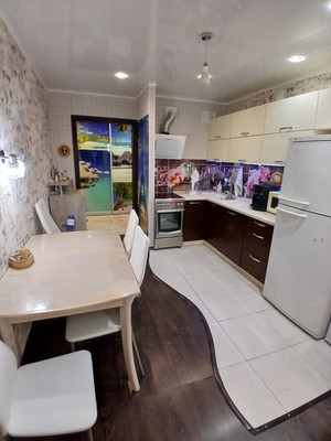 Продам трехкомнатную (3-комн.) квартиру, Азина ул, 17, Киров г
