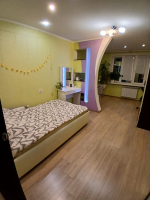 Продам трехкомнатную (3-комн.) квартиру, Азина ул, 17, Киров г