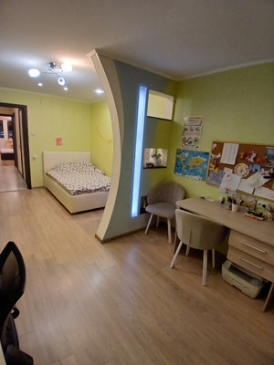 Продам трехкомнатную (3-комн.) квартиру, Азина ул, 17, Киров г
