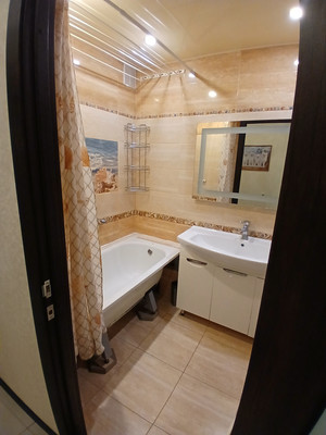 Продам трехкомнатную (3-комн.) квартиру, Азина ул, 17, Киров г