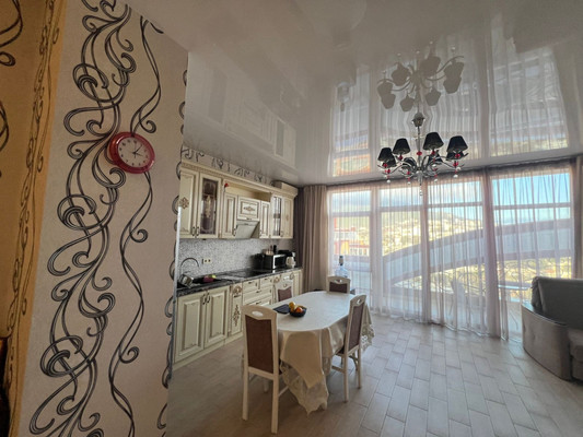 Продам трехкомнатную (3-комн.) квартиру, Загородная ул, 17б, Ялта г
