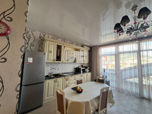 Продам трехкомнатную (3-комн.) квартиру, Загородная ул, 17б, Ялта г