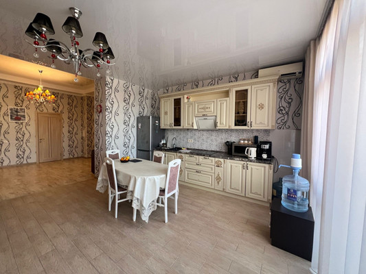 Продам трехкомнатную (3-комн.) квартиру, Загородная ул, 17б, Ялта г