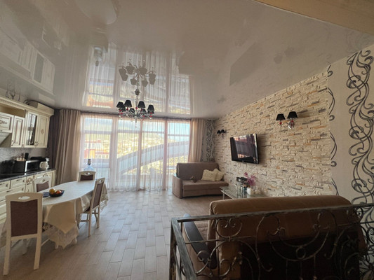 Продам трехкомнатную (3-комн.) квартиру, Загородная ул, 17б, Ялта г
