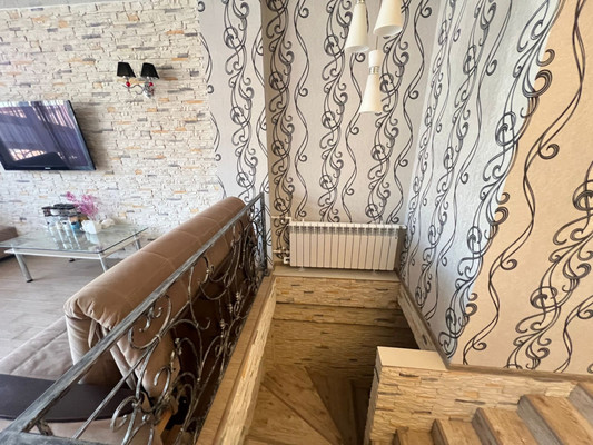 Продам трехкомнатную (3-комн.) квартиру, Загородная ул, 17б, Ялта г