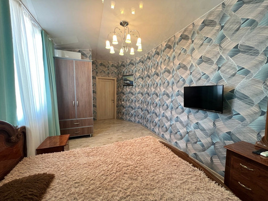 Продам трехкомнатную (3-комн.) квартиру, Загородная ул, 17б, Ялта г