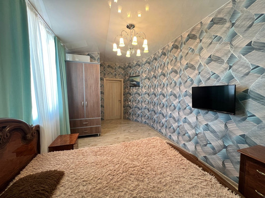 Продам трехкомнатную (3-комн.) квартиру, Загородная ул, 17б, Ялта г