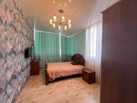 Продам трехкомнатную (3-комн.) квартиру, Загородная ул, 17б, Ялта г