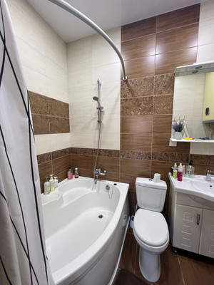 Продам трехкомнатную (3-комн.) квартиру, Загородная ул, 17б, Ялта г