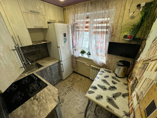 Продам трехкомнатную (3-комн.) квартиру, Интернациональный пр-кт, 29к2, Комсомольск-на-Амуре г