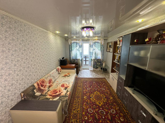 Продам трехкомнатную (3-комн.) квартиру, Интернациональный пр-кт, 29к2, Комсомольск-на-Амуре г