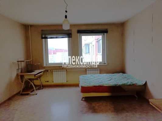 Продам трехкомнатную (3-комн.) квартиру, Авиаконструкторов пр-кт, 32, Санкт-Петербург г