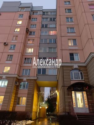 Продам трехкомнатную (3-комн.) квартиру, Авиаконструкторов пр-кт, 32, Санкт-Петербург г