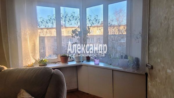 Продам трехкомнатную (3-комн.) квартиру, Хохлова ул, 17, Гатчина г