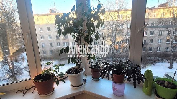 Продам трехкомнатную (3-комн.) квартиру, Хохлова ул, 17, Гатчина г