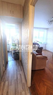 Продам трехкомнатную (3-комн.) квартиру, Хохлова ул, 17, Гатчина г