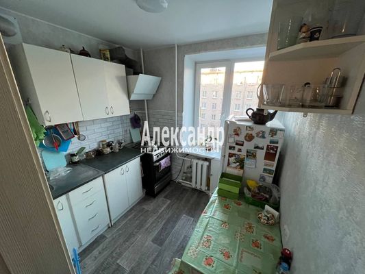 Продам трехкомнатную (3-комн.) квартиру, Хохлова ул, 17, Гатчина г