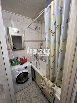 Продам трехкомнатную (3-комн.) квартиру, Хохлова ул, 17, Гатчина г