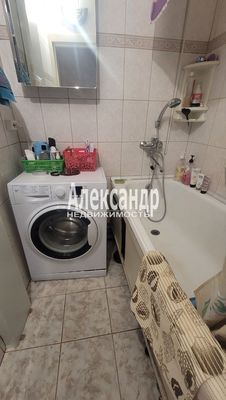 Продам трехкомнатную (3-комн.) квартиру, Хохлова ул, 17, Гатчина г