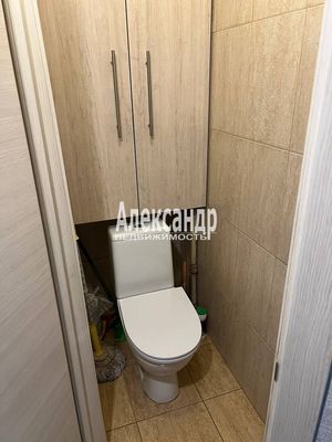 Продам трехкомнатную (3-комн.) квартиру, Хохлова ул, 17, Гатчина г