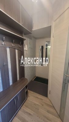 Продам трехкомнатную (3-комн.) квартиру, Хохлова ул, 17, Гатчина г