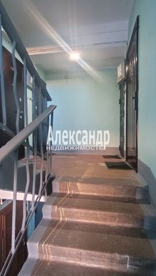 Продам трехкомнатную (3-комн.) квартиру, Хохлова ул, 17, Гатчина г