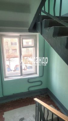 Продам трехкомнатную (3-комн.) квартиру, Хохлова ул, 17, Гатчина г